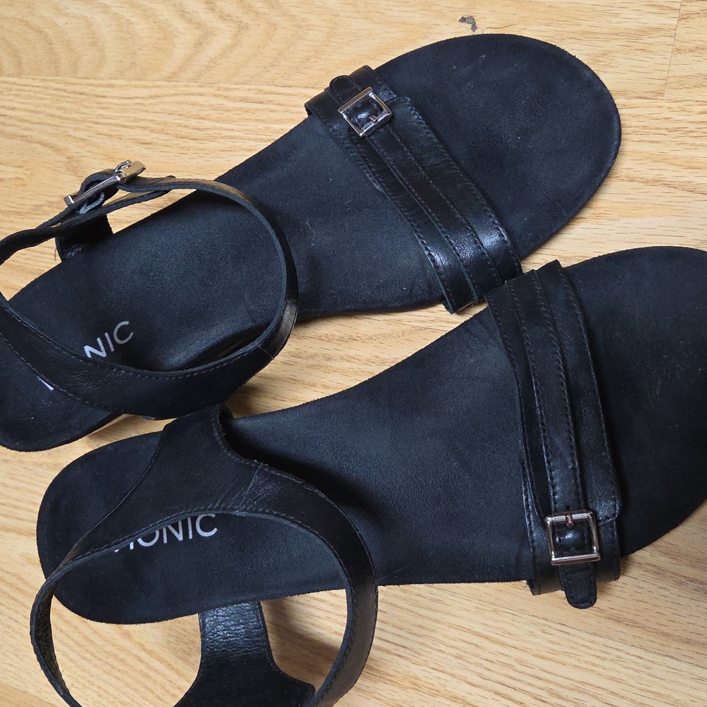 Vionic Women's Black Strap Sandals Size 11